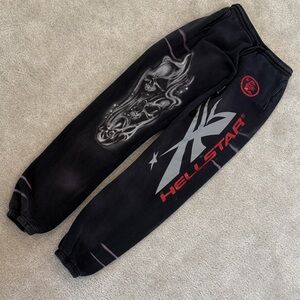 Hellstar Airbrushed Skull Black Graphic Men's Sweatpants
